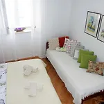 Two-bedroom In The Centre Appartamento Makarska