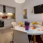 Two-bedroom In The Centre Appartamento Makarska