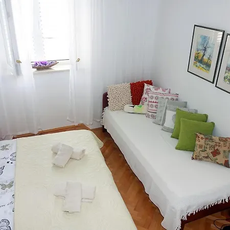 Two-bedroom In The Centre Apartman Makarska