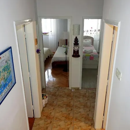 Two-bedroom In The Centre شقة ماكارسكا