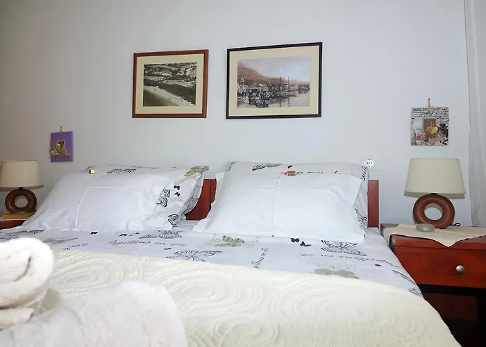 Two-bedroom In The Centre شقة