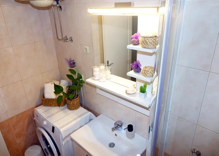 Two-bedroom In The Centre شقة ماكارسكا