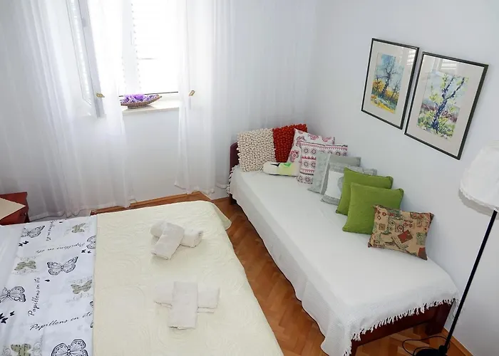Two-bedroom In The Centre شقة ماكارسكا