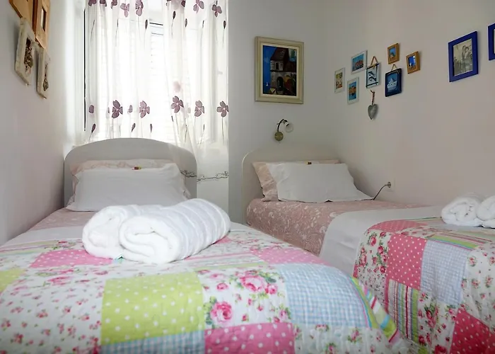 Two-bedroom In The Centre شقة