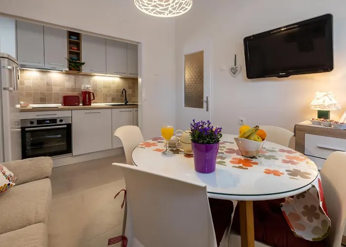 Two-bedroom In The Centre شقة ماكارسكا