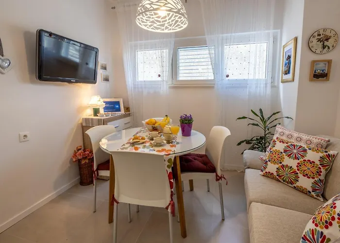 Two-bedroom In The Centre شقة