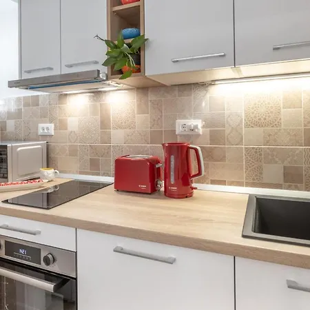 Two-bedroom In The Centre Daire Makarska